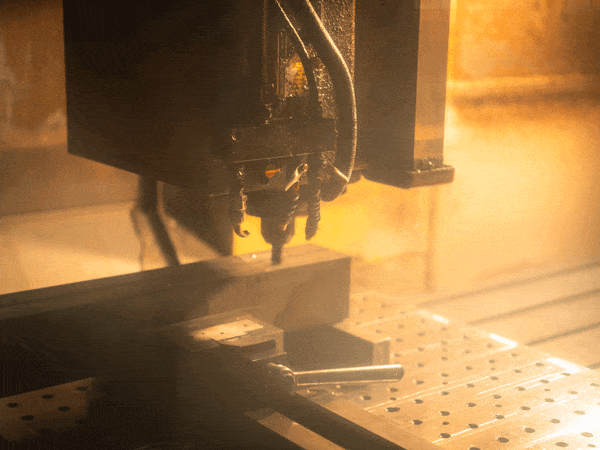 Installazione-portoni-sezionali-per-officina-vignola