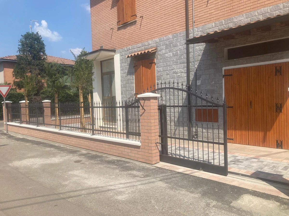 Vendita-staccionate-in-ferro-per-villa-vignola